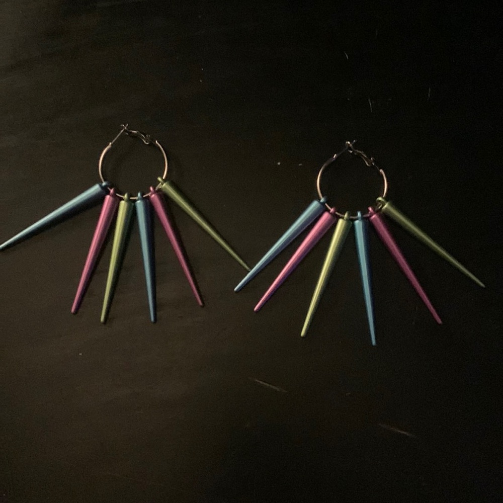 SMALL SPIKED MULTICOLOR EARRINGS